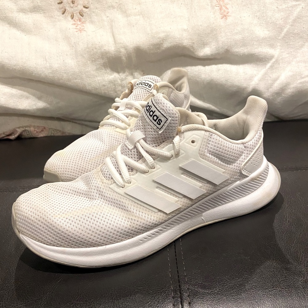 Super Cute & Comfy White Adidas Sneakers!